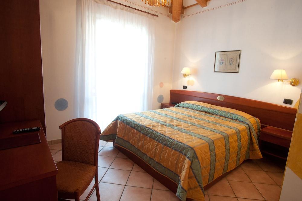 Hotel Romantic Cavaion Veronese Esterno foto