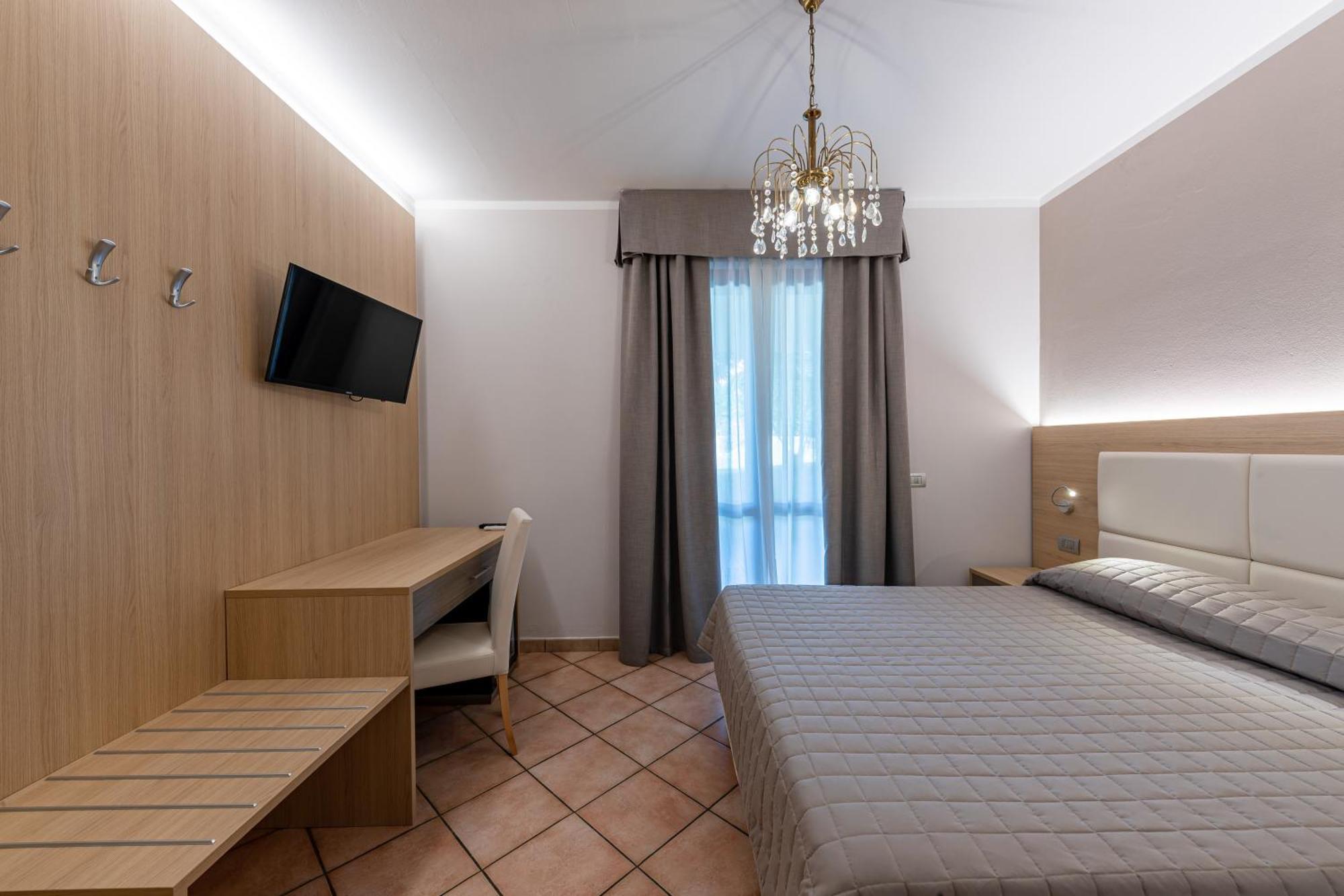 Hotel Romantic Cavaion Veronese Esterno foto