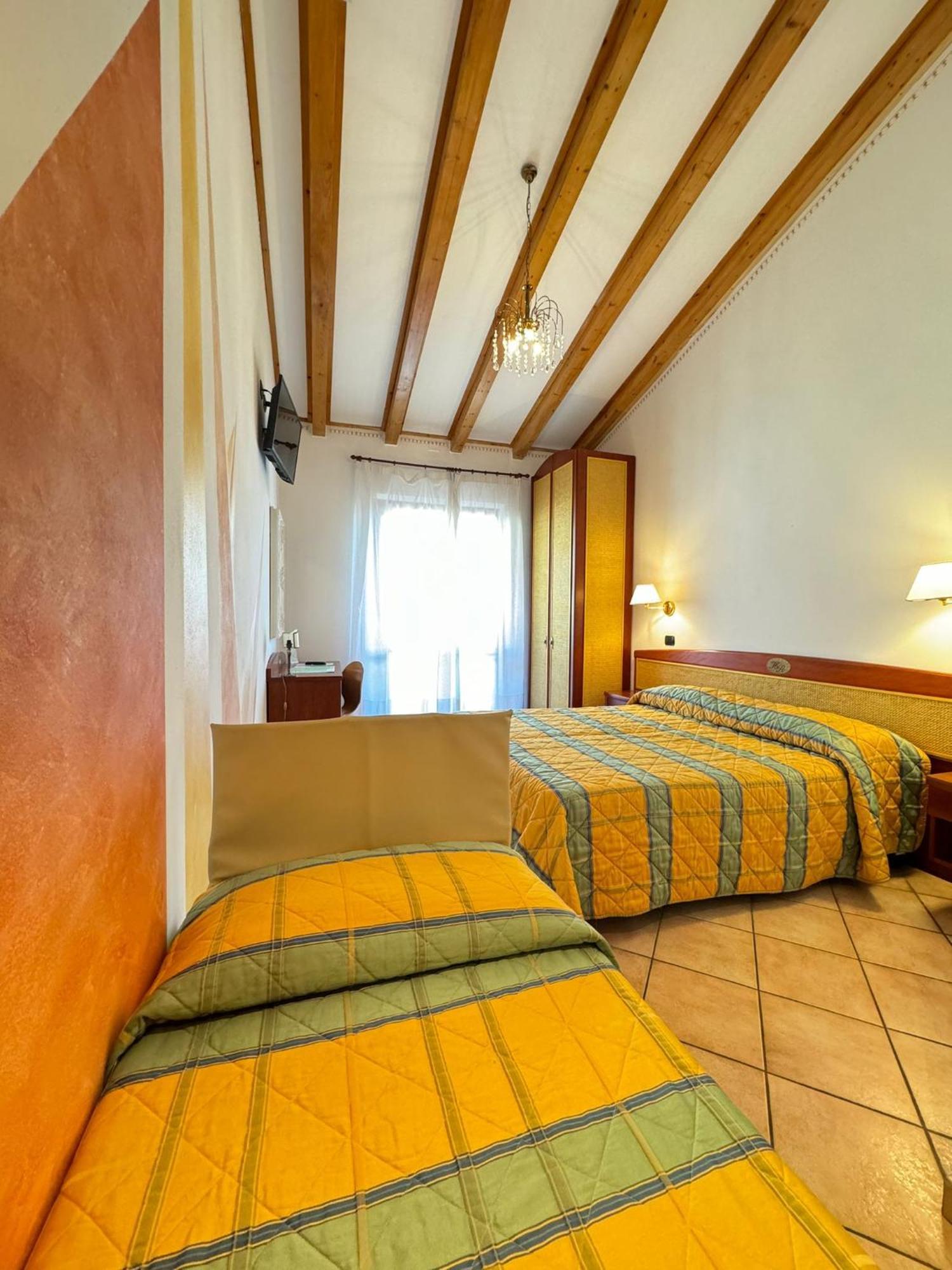Hotel Romantic Cavaion Veronese Esterno foto